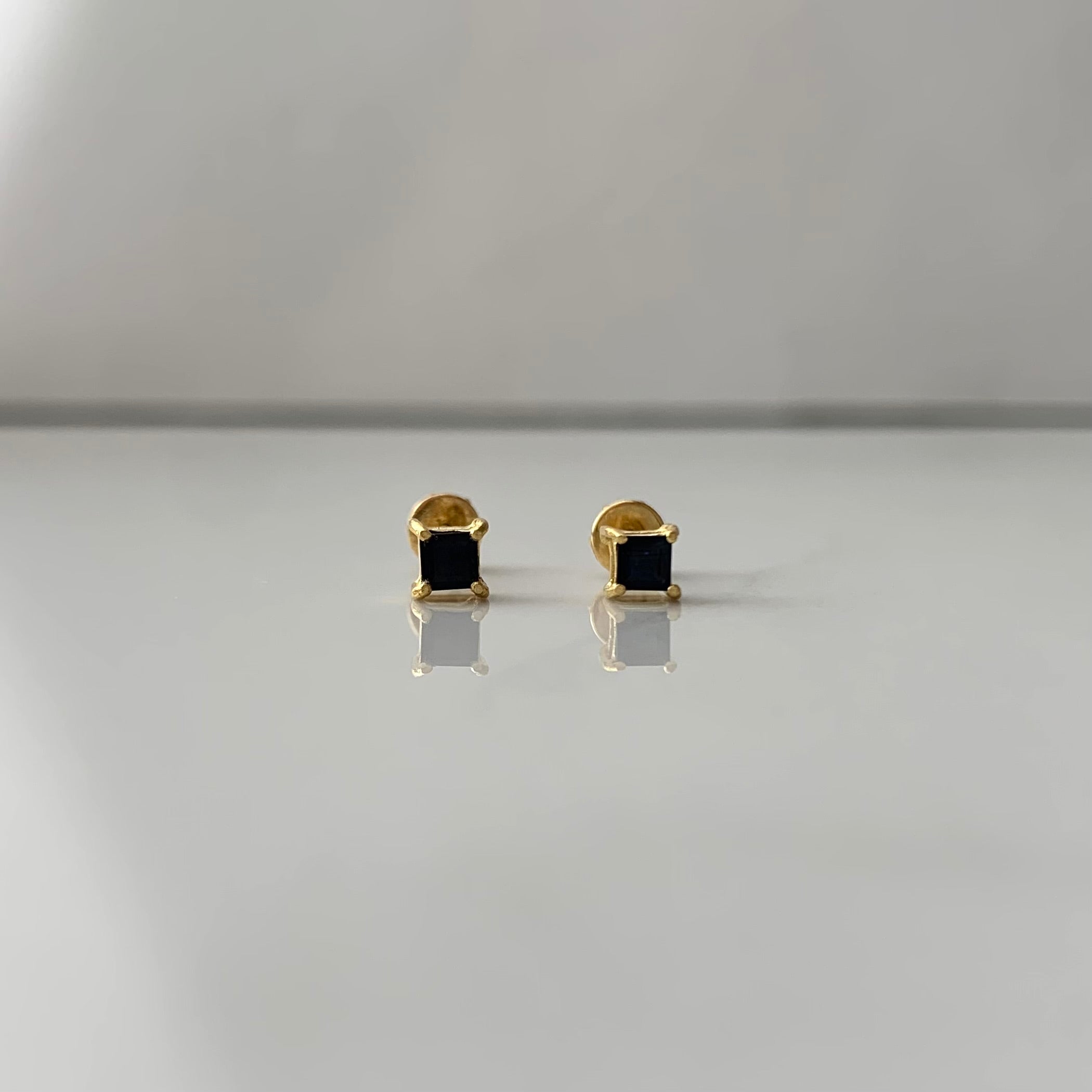 TOPOS 0.30CT ZAFIRO * ORO AMARILLO 18K 0,9 GR / 4 MM  *