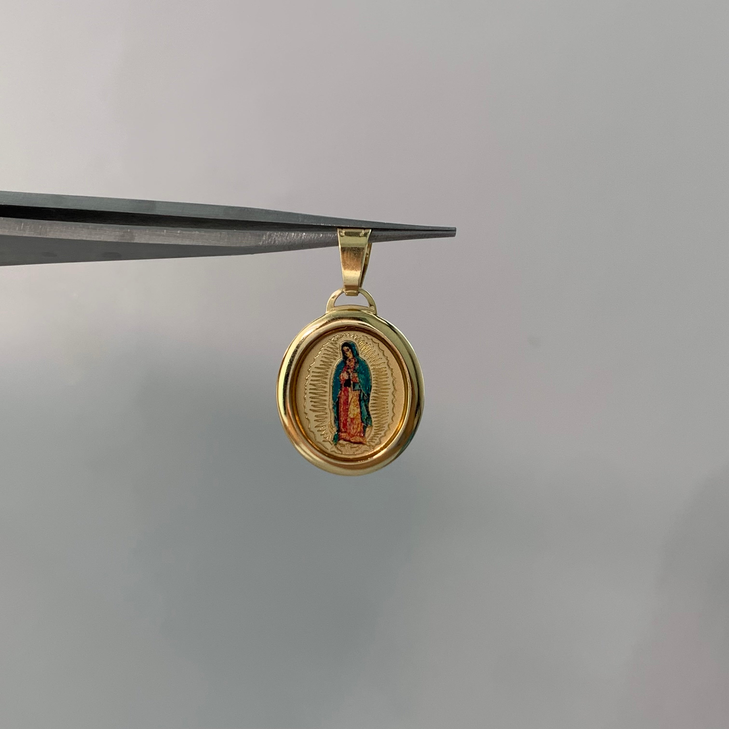 DIJE ITALY VIRGEN GUADALUPE  ORO AMARILLO 18K 1,05 GR / 1,4 MM / 1,8 CM