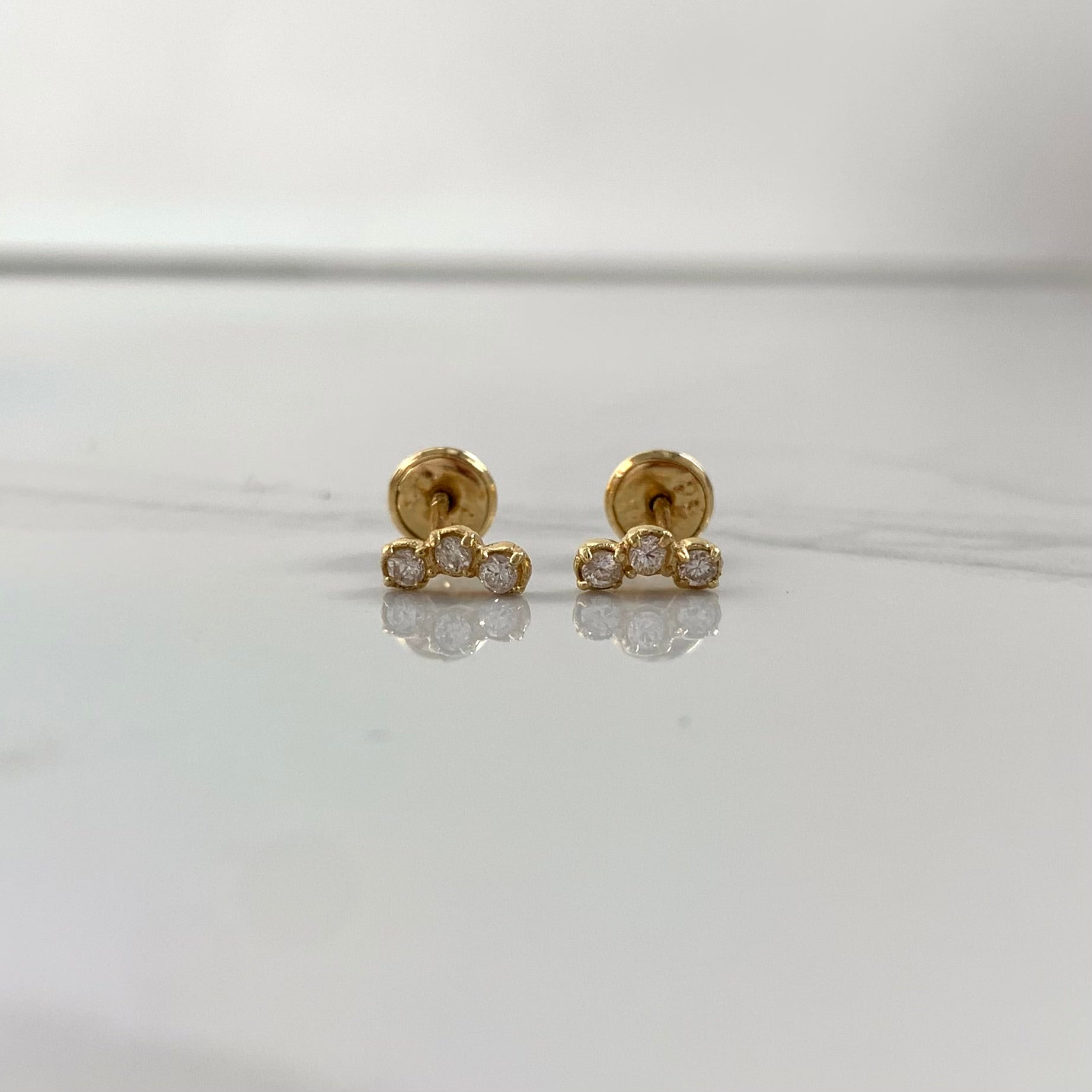 TOPOS TRIO DIAMANTES 0.12 CT ORO AMARILLO 18K 0,95 GR / 7 MM